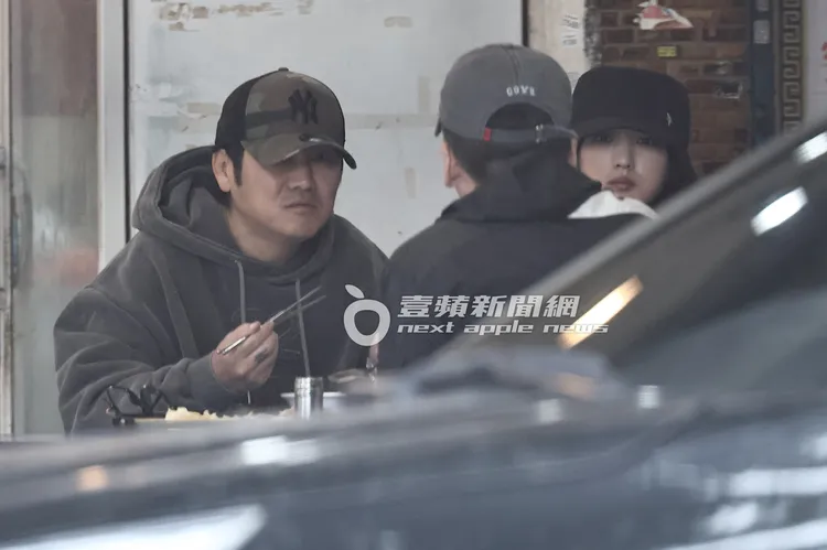 曹格對面還有一位幫忙開車的男友人。特勤中心攝