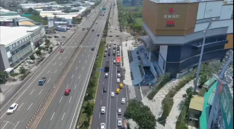 台中市警方出動空拍機監控車流。警方提供