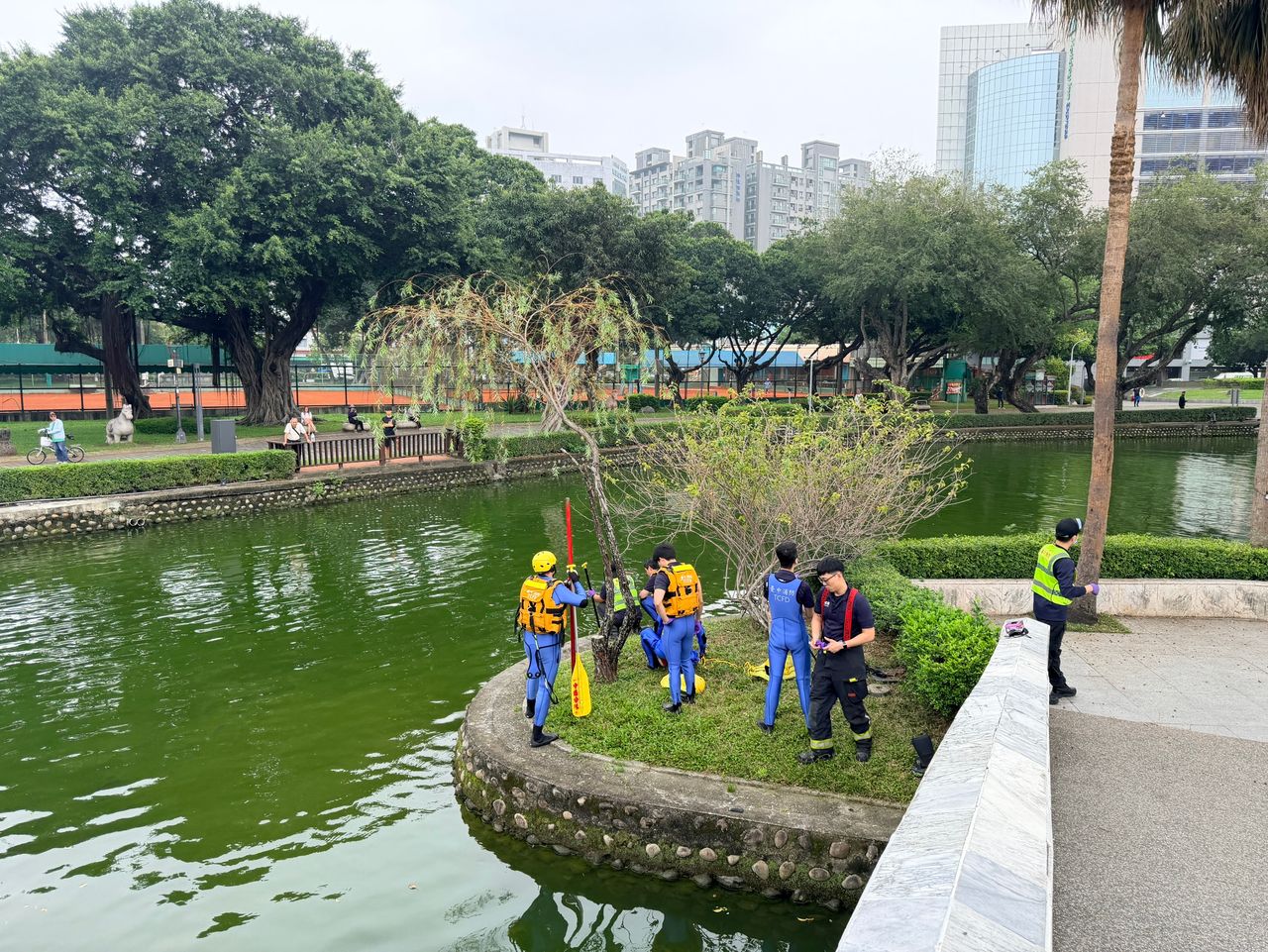 台中公園日月湖驚見女子落水 陳屍中正橋下嚇壞民眾