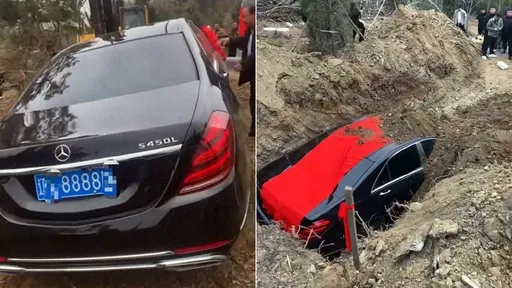 不是紙紮車！車牌8888賓士S450L整輛埋入墓坑陪葬