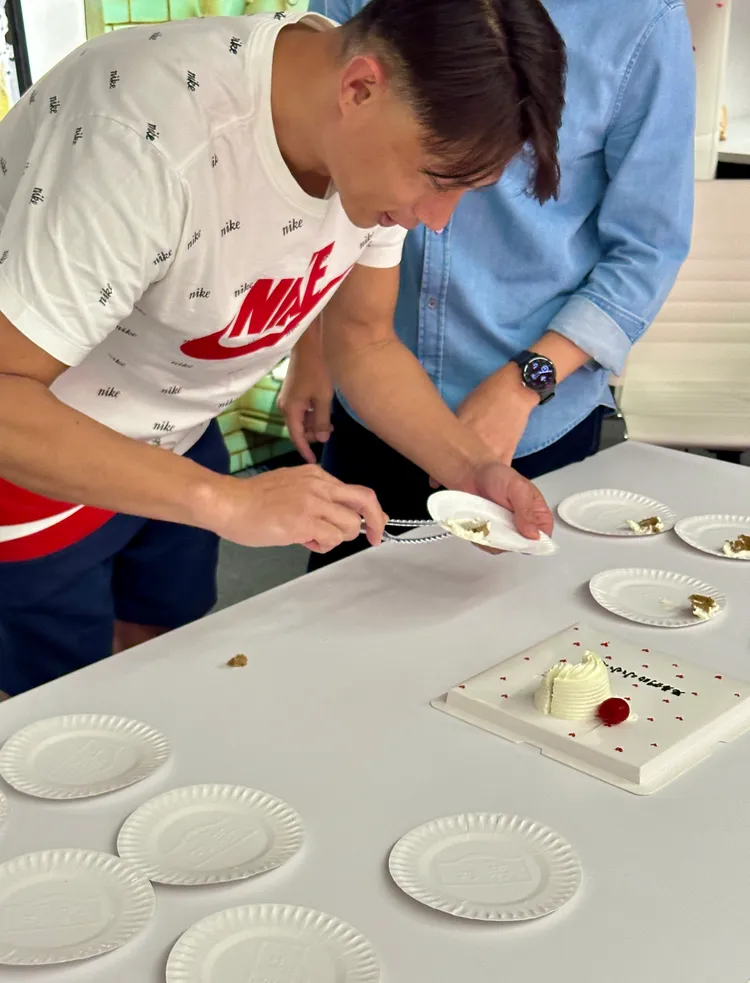 天團5566成員彭小刀迎來48歲生日。通達量能文体提供