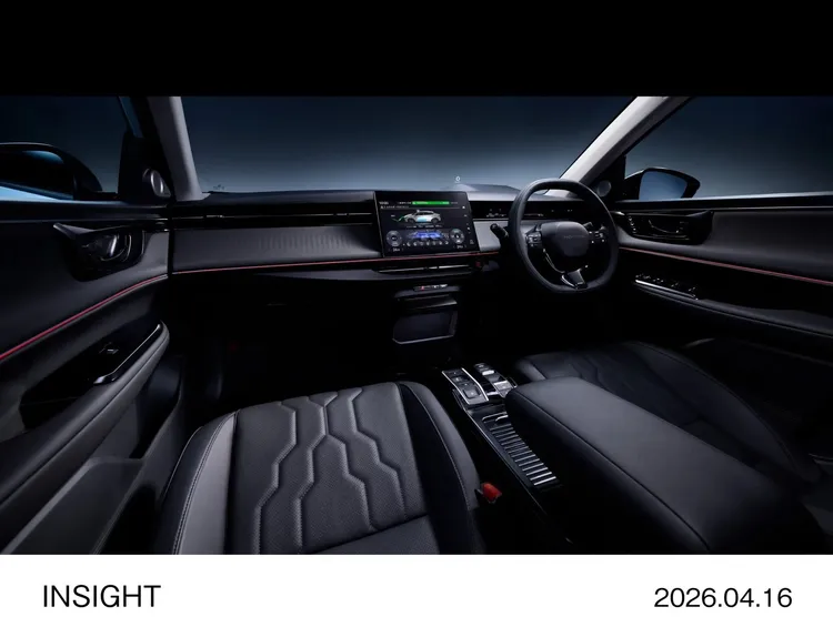 車內配備包括抬頭顯示器、12支揚聲器Bose音響、大尺寸中控螢幕與加熱座椅等。原廠照片