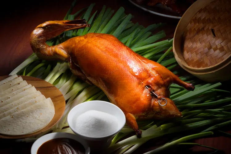 漢來名人坊京式片皮鴨。業者提供