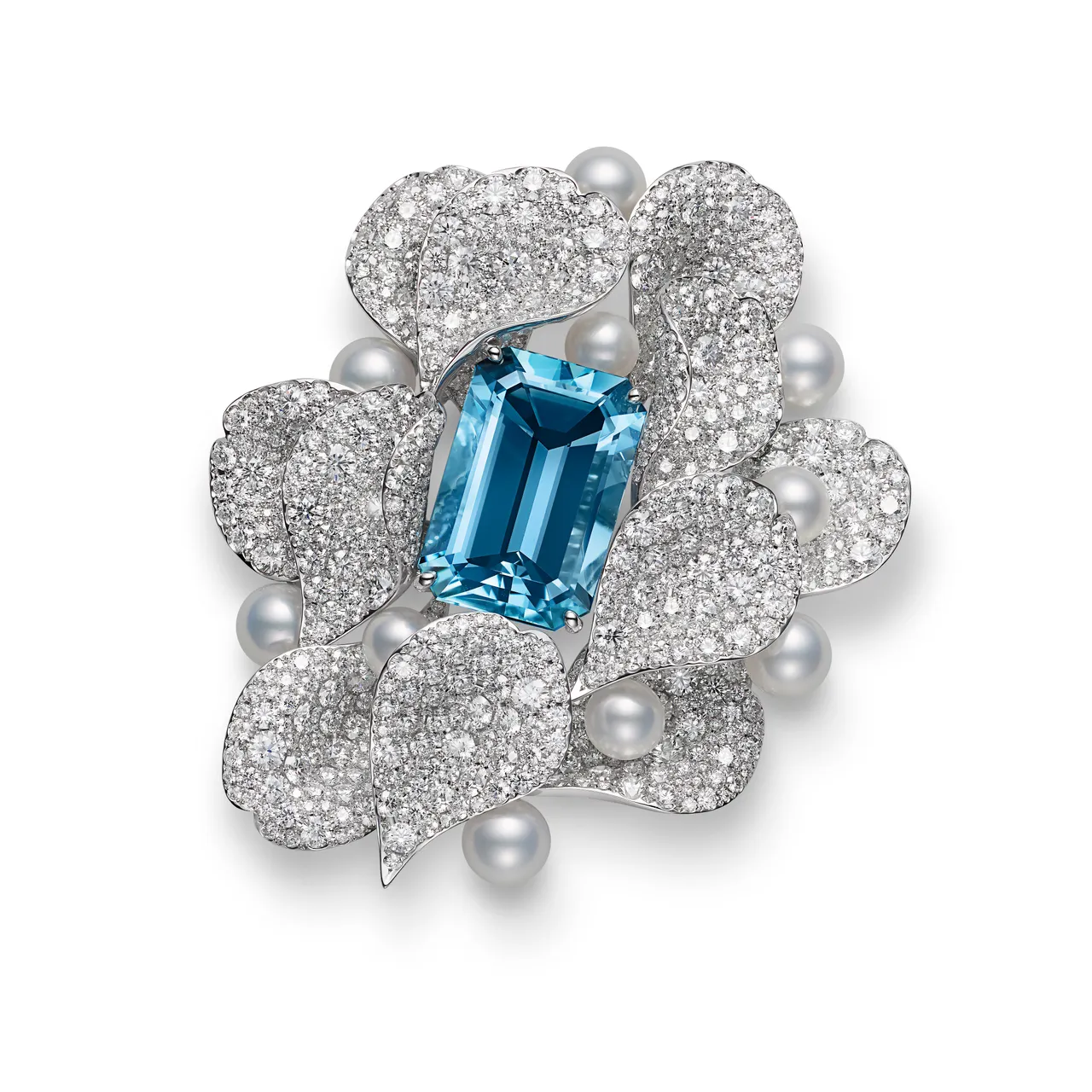MIKIMOTO頂級珠寶系列Les Pétales海水藍寶珍珠造型胸針。品牌提供