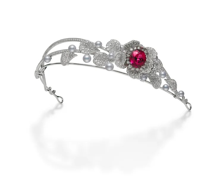 MIKIMOTO頂級珠寶系列Les Pétales碧璽珍珠造型頭飾。品牌提供