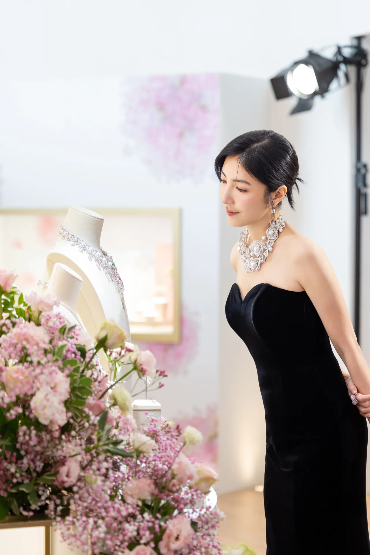 楊謹華昨日出席MIKIMOTO「Les Pétales」頂級珠寶展。品牌提供