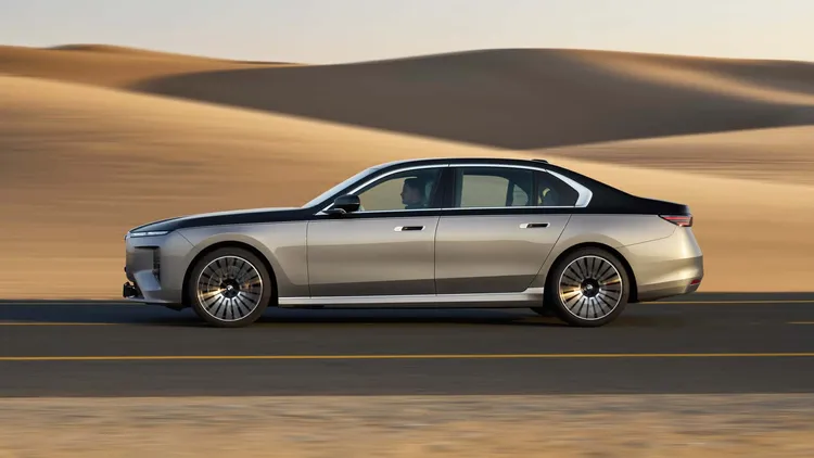 740與740 xDrive車型搭載升級後的3.0升直列六缸渦輪引擎，純電i7 60 xDrive續航里程更提升至超過560公里。原廠照片