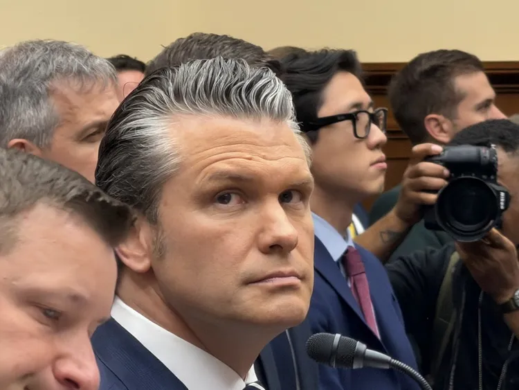 美國戰爭部長赫格塞斯29日出席聯邦眾議院軍事委員會聽證會。 中央社