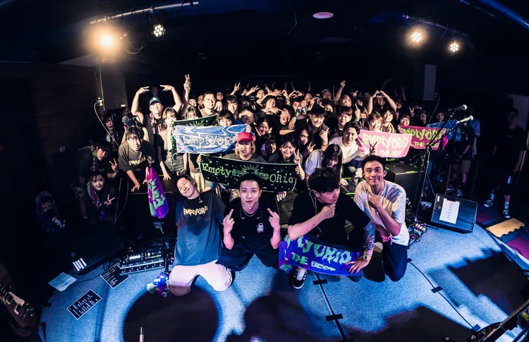 滅火器吉他手宇辰(右2)、鼓手柯光(左1)另組樂團EmptyORio，正在進行巡演。火氣音樂提供