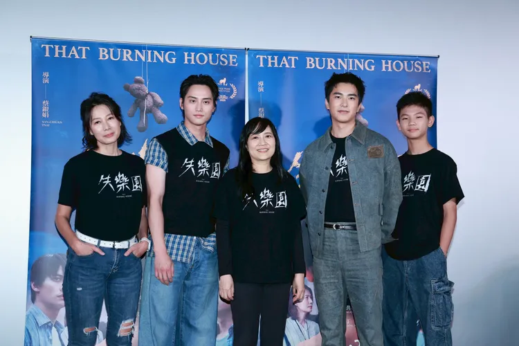 丁寧（左起）、范少勳、導演蔡銀娟、曾敬驊和洪君昊出席《失樂園》試片會。攝影中心攝