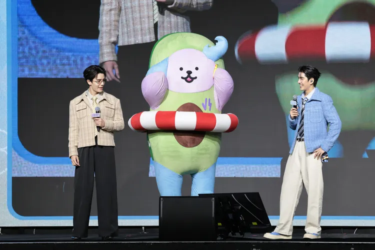 Jimmy（左）、Sea（右）的「小孩」Avocean驚喜現身。MY(:mine)提供