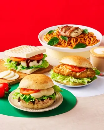 「吳寶春．鮮蔬莫扎瑞拉鮪魚佛卡夏」、「吳寶春．鮮蔬橙香米蘭豬排佛卡夏」限量供應中。業者提供