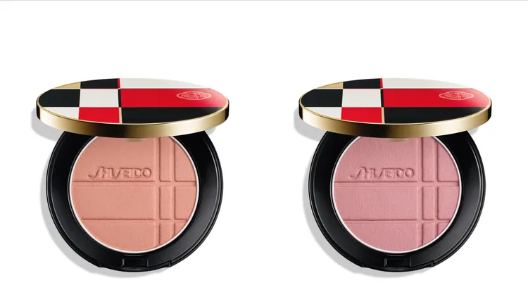 資生堂寶石光眼頰亮彩盤#04珊瑚月光石（左）與#06粉紫水晶（右），1450元。品牌提供