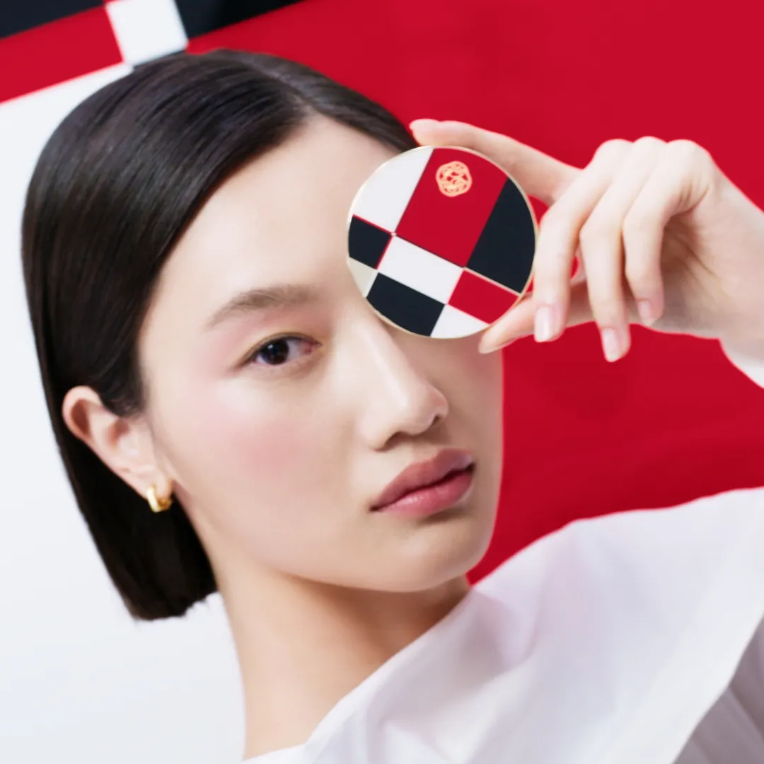 資生堂寶石光眼頰亮彩盤，1450元。品牌提供