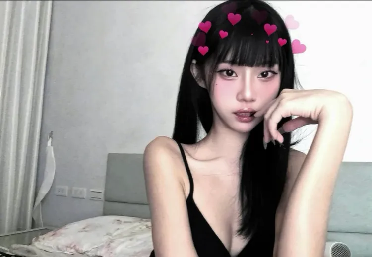 容容離開女團「幻藍小熊」。翻攝容容IG