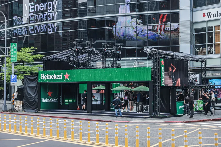 從國際舞台到信義區街頭 海尼根「粉會交朋友」魔力持續延燒。海尼根提供