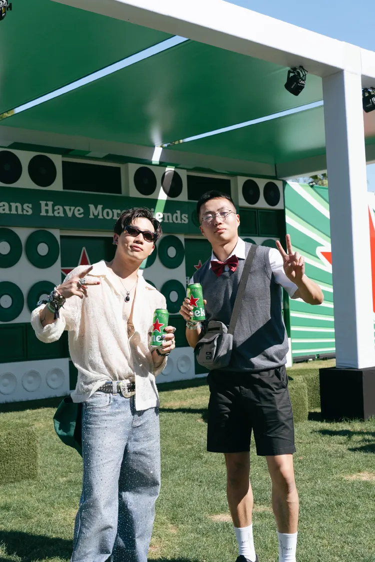 ØZI與黃大謙於Coachella Heineken House開啟社交「粉會交朋友」。海尼根提供