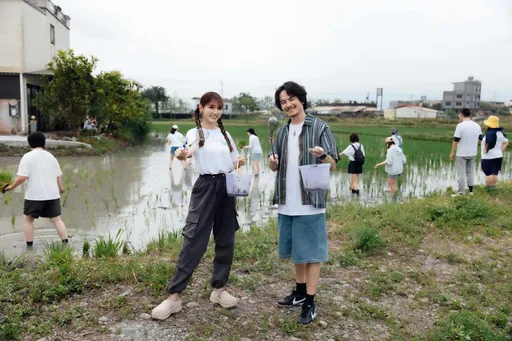 響應世界地球日！楊銘威下田體驗插秧　鄭智善大展廚藝