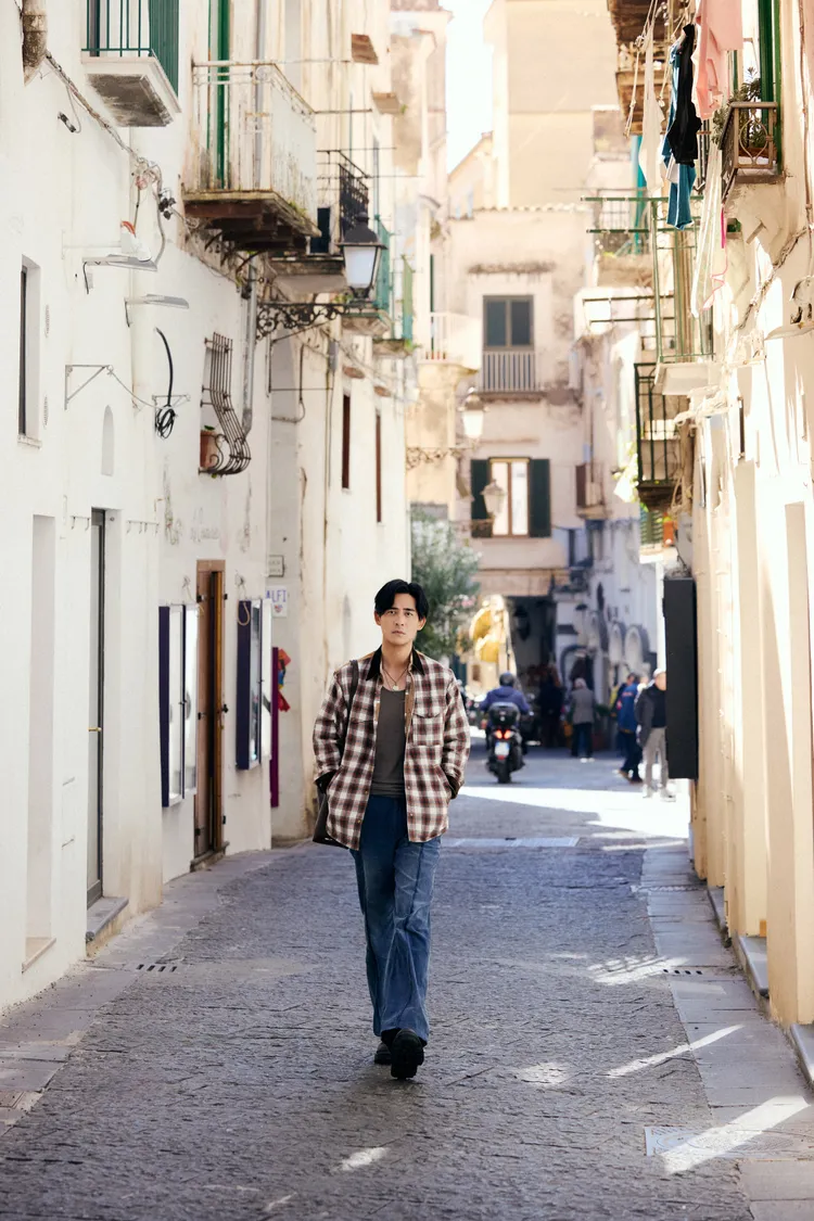 周渝民雖已44歲，但帥度依舊不減當年。相信音樂提供