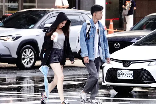 鋒面今報到！北東轉雨恐有大雨　周末全台濕答答