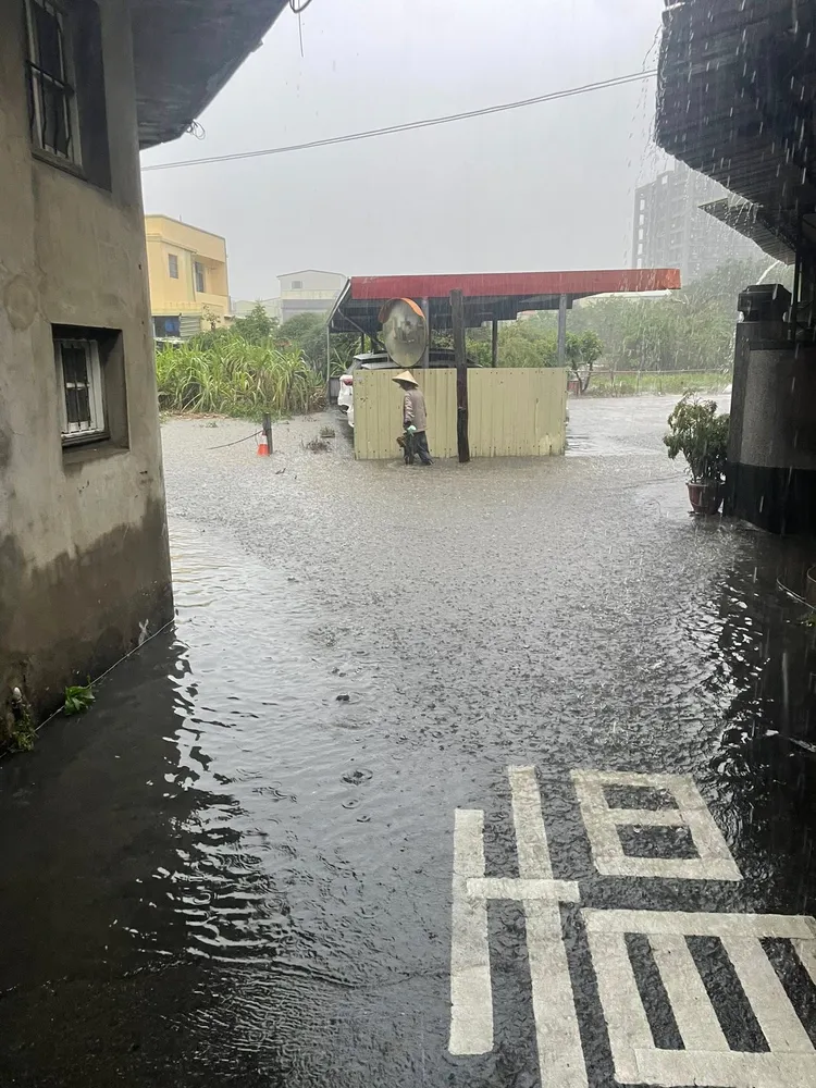 今日全台天氣持續不穩定，尤其苗栗等中北部地區仍有短延時強降雨的發生機率。翻攝苗栗大小事臉書