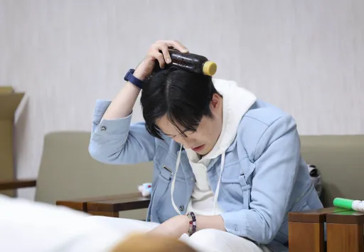 直擊｜男歌手才因嚴重車禍輾斷「命根子」　朝聖龍千玉演唱會頭部遭重擊