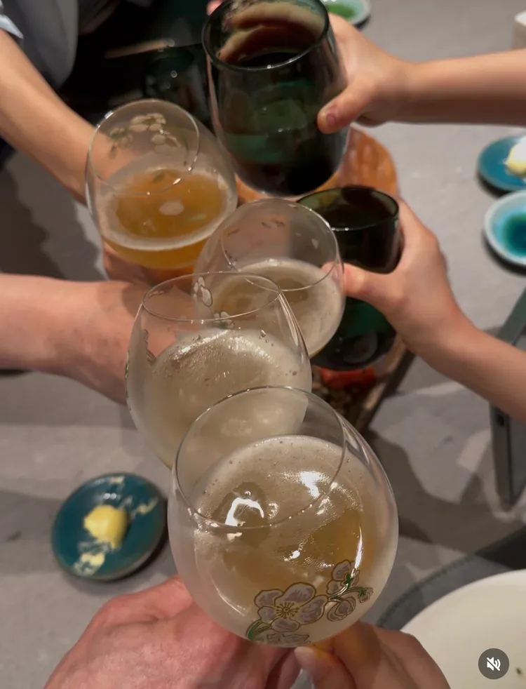 郭富城夫妻甜蜜慶結婚九周年，舉杯照洩天王2位「前世情人」也沒缺席。翻攝IG