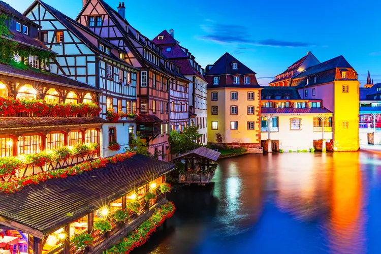 法國「史特拉斯堡」位於德、法邊境，是法國東北方的千年歷史古都，宛如童話世界般夢幻，更於1988年被列為世界遺產。業者提供