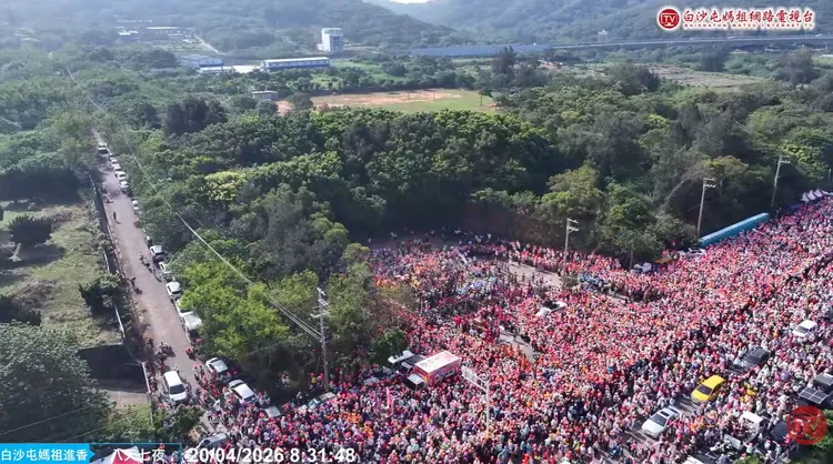 白沙屯媽祖今上午換轎時的盛況。翻攝「白沙屯媽祖網路電視台」