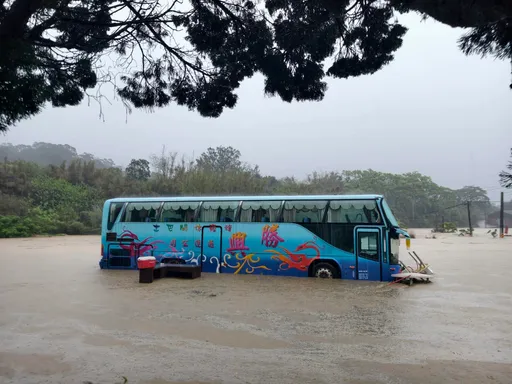 質疑「人造雨」害苗栗淹水！遊覽車女司機遭炎上回應了