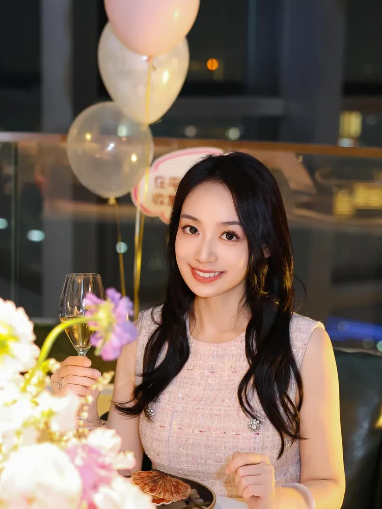 黃舒駿與妻子Sophia相差24歲。翻攝黃舒駿臉書