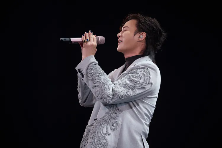 許富凱的歌藝獲二姐江蕙認證。上引娛樂提供