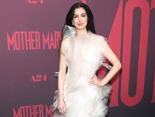 安海瑟薇透視戰袍飄仙氣　魔鬼訓練2年崩潰：很無助