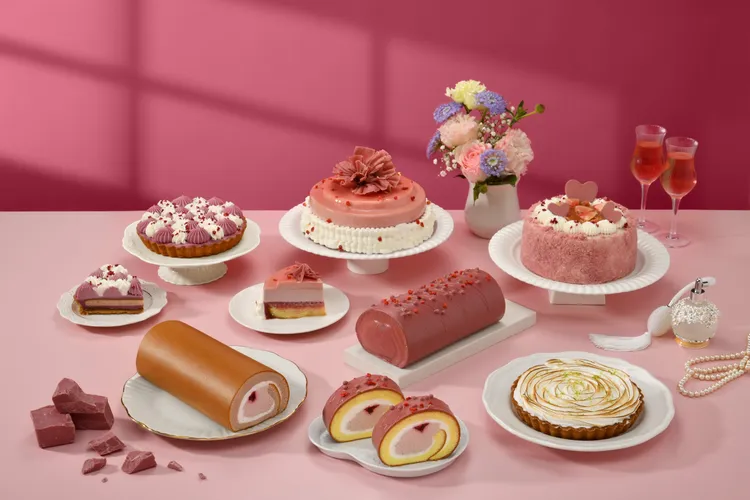 選用全球第四種巧克力，亞尼克將天然夢幻的粉紅色澤與莓果香，化成母親節的浪漫華麗元素，獻上紅寶石巧克力系列饗宴。業者提供