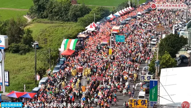 白沙屯媽祖所到之處人山人海。翻攝「白沙屯媽祖網路電視台」