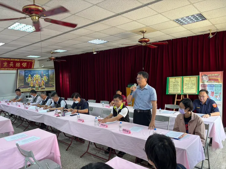 學甲分局邀請慈濟宮董事長王文宗及各參與宮廟簽署「優質宮廟  行動府城」行動公約。翻攝畫面