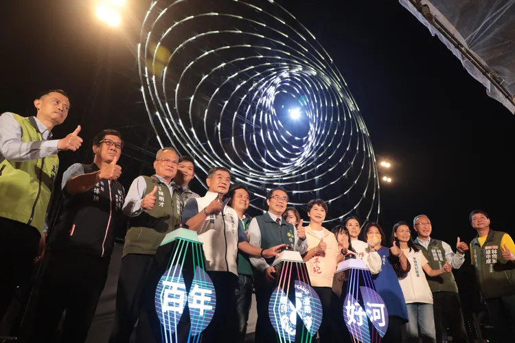 台南運河百年啟燈，光影藝術點亮安平水岸新風貌。市府提供