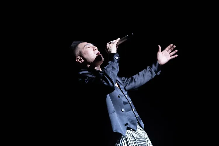 文章整場演出層層堆疊，情緒像浪一樣越推越高。翰森娛樂提供