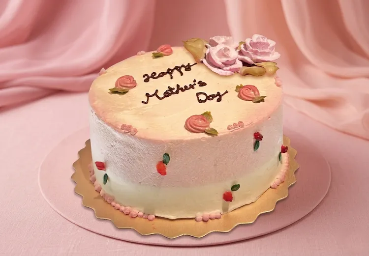 凱撒蛋糕房即日起至5/10推出母親節限定「心花朵朵鮮奶油蛋糕」，原味與巧克力戚風任選，搭配哈密瓜與布丁內餡，6吋售價1050元，期間享85折優惠。台北凱撒大飯店提供