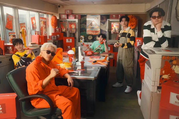 許富凱攜手冰球樂團，為台語歌曲注入復古浪漫新風格。何樂音樂提供