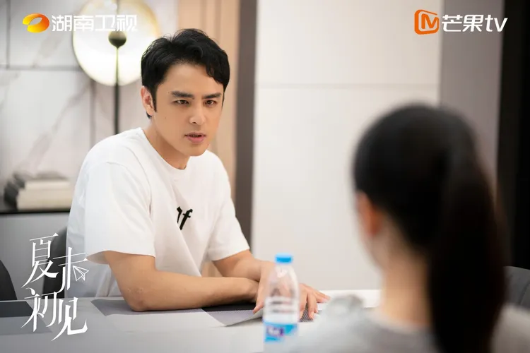 明道在新戲《夏末初見》中身形較為結實。翻攝《夏末初見》官微