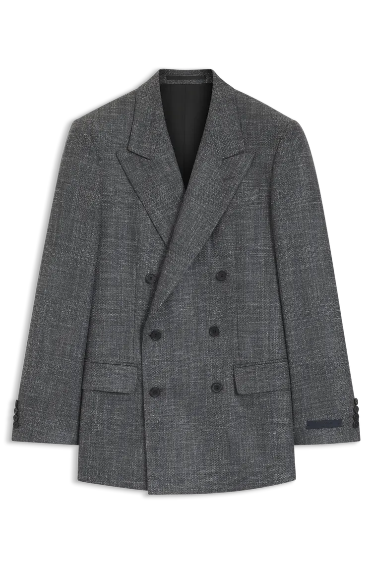 BOSS BY BECKHAM系列炭灰色雙排扣西裝外套，3萬900元。品牌提供