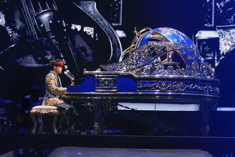 周杰倫自彈自唱抛回憶殺。杰威爾提供