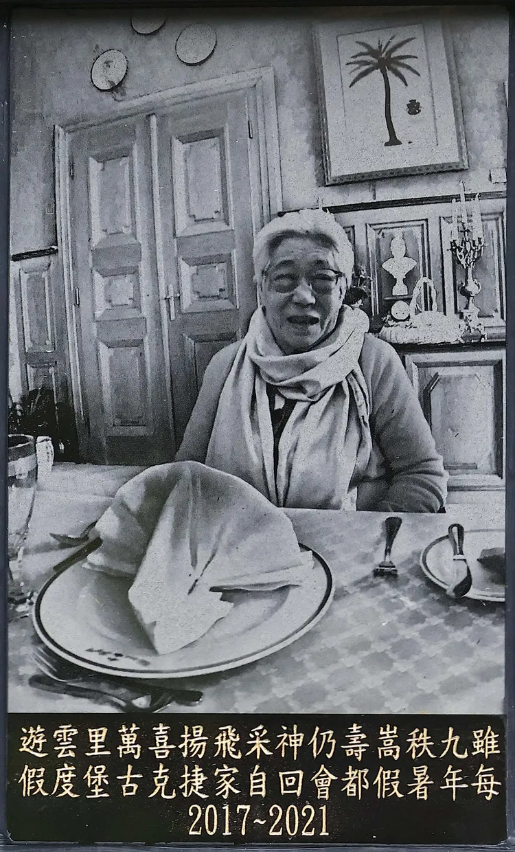 已經90多歲的初永真越活越精彩，每年暑假都遠赴捷克的自家古堡度假。特勤中心翻攝