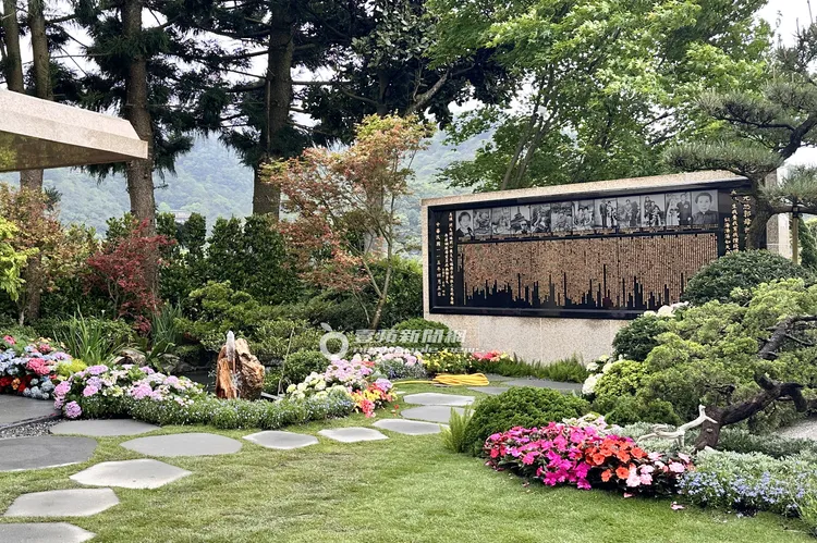 永真園除了有6千字郭台銘母親百歲誌銘及花園，也有噴泉湧池。特勤中心攝