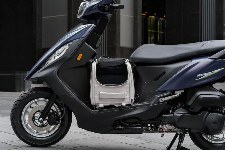 前置腳踏與置物空間放大，提升日常採買與通勤實用性。業者提供