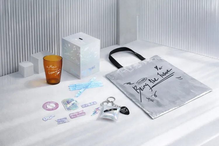 第21屆KKBOX風雲榜獨家限量「未來禮包」將於明日在官網開賣，結合周邊與方案等5大精美好禮，滿足樂迷聆聽與實體收藏的雙重享受。KKBOX提供