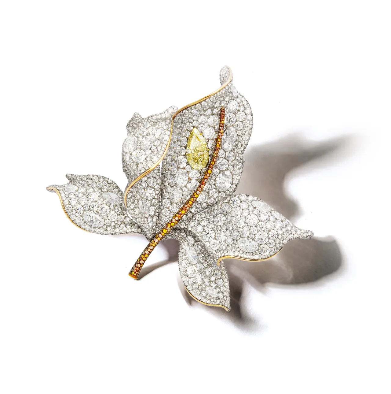 CINDY CHAO White Label Collection高級珠寶系列四季楓葉胸針。品牌提供