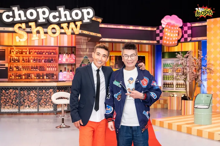 沈玉琳(右)與好友潘若迪現身《11點熱吵店》。TVBS提供