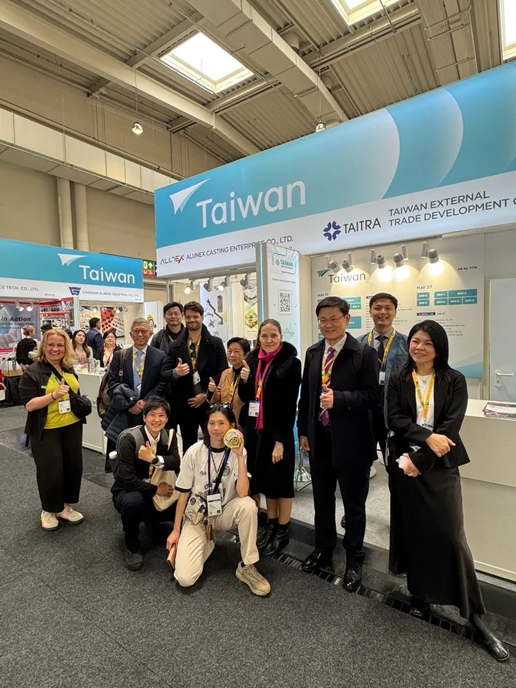 蘭依樺處長前往2026漢諾威工業展的台灣館。德經處提供